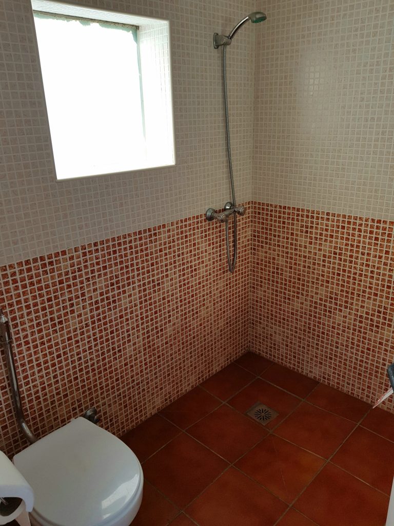 The shower room at Camping Caceres